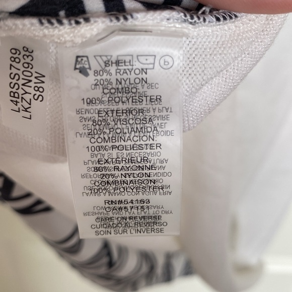 Karl Lagerfeld Paris Geometric Print Ruffle Trim Sleeveless Top Size L - Picture 9 of 9